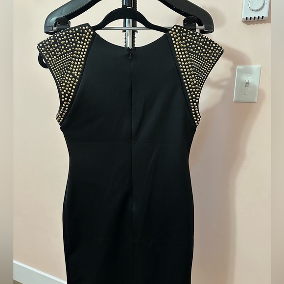 Armor Inspired Shoulder Padded party dress - Picture 3 of 3